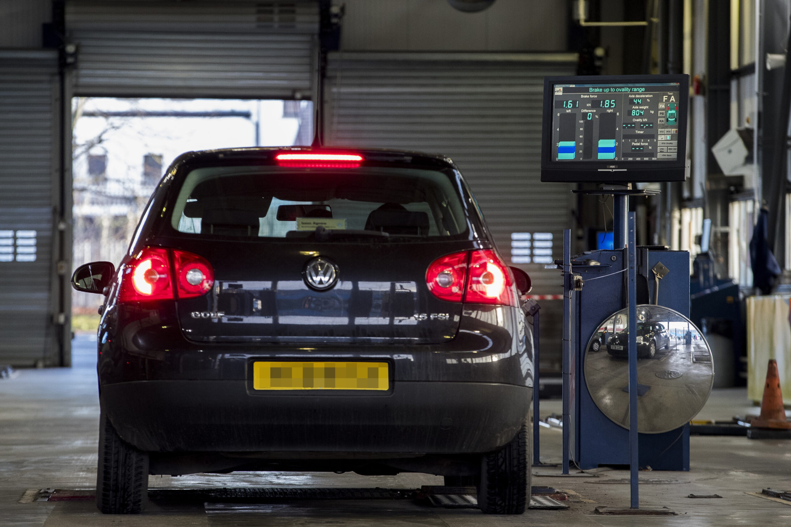 Why is the Independent Garage Association pushing for higher MOT fees?