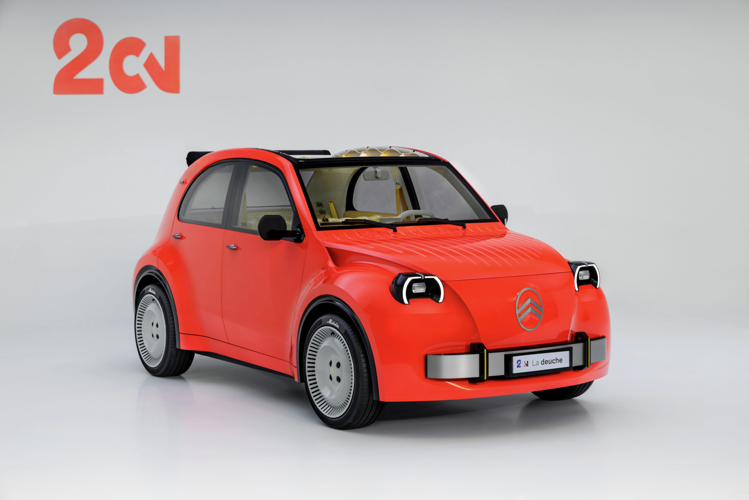 Leapmotor B03 compact electric car with storage compartment