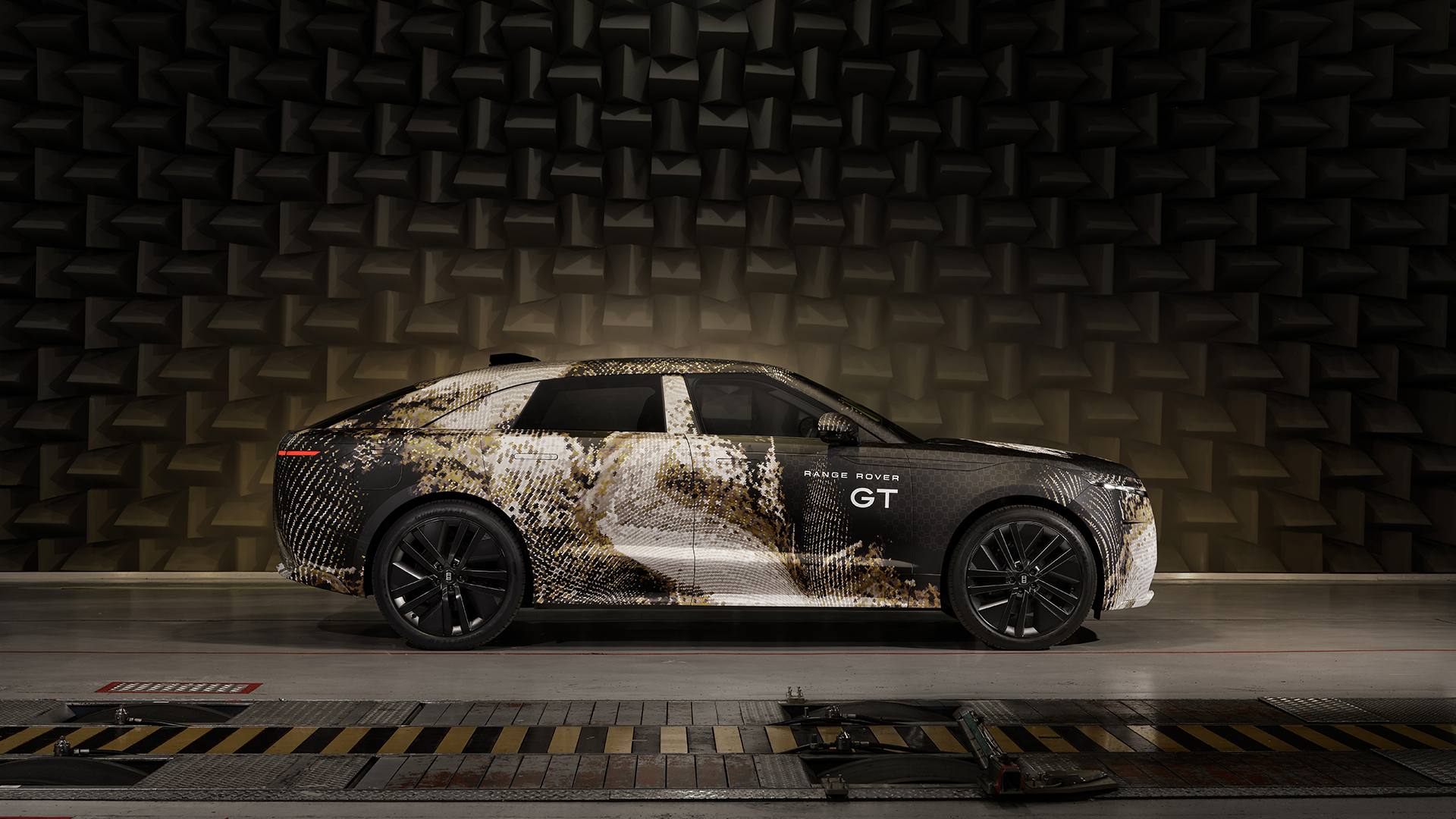 concept rendering of the low, car‑like Range Rover GT grand tourer