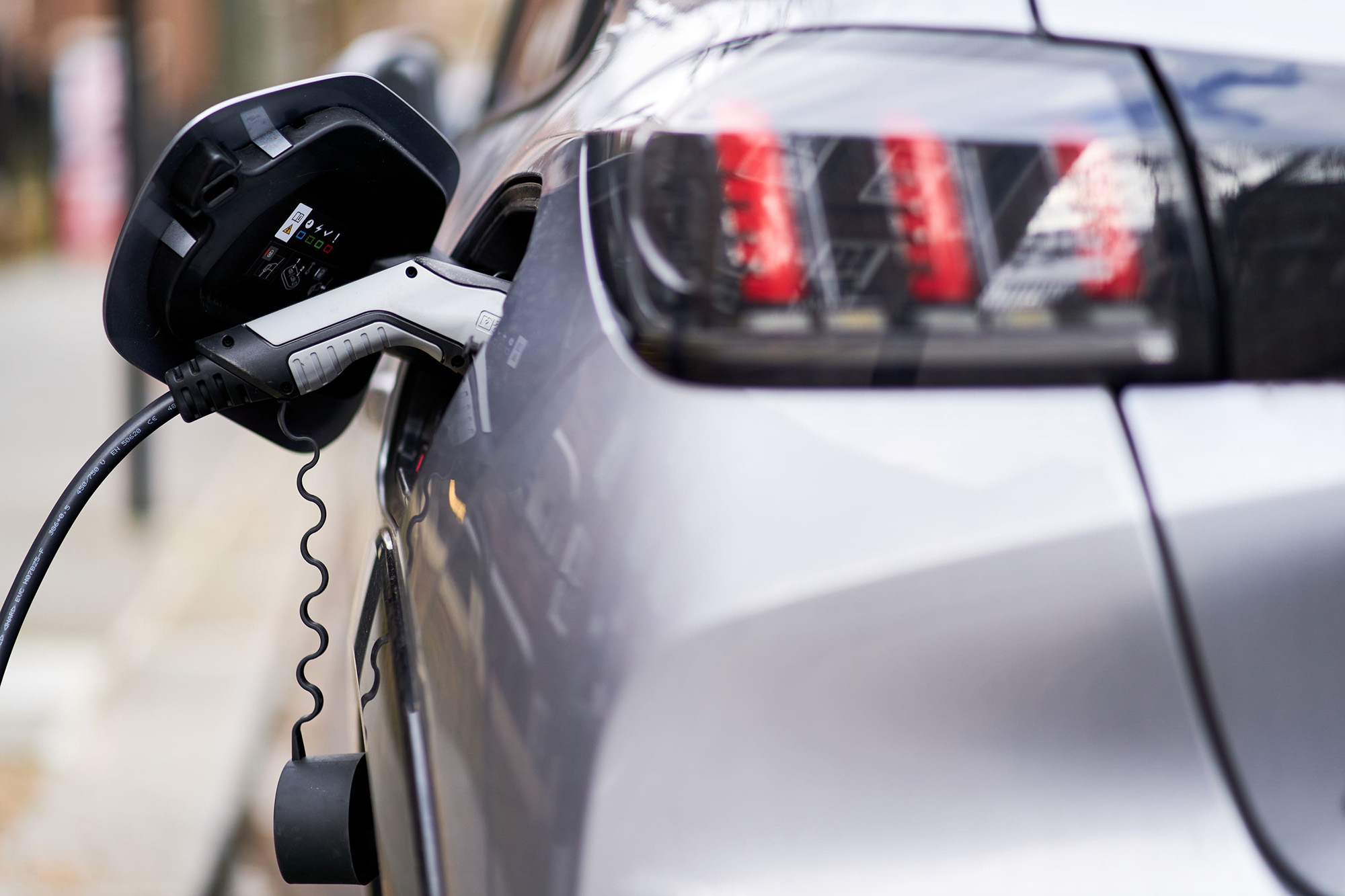 chart illustrating 40% increase in demand for used electric cars versus supply growth